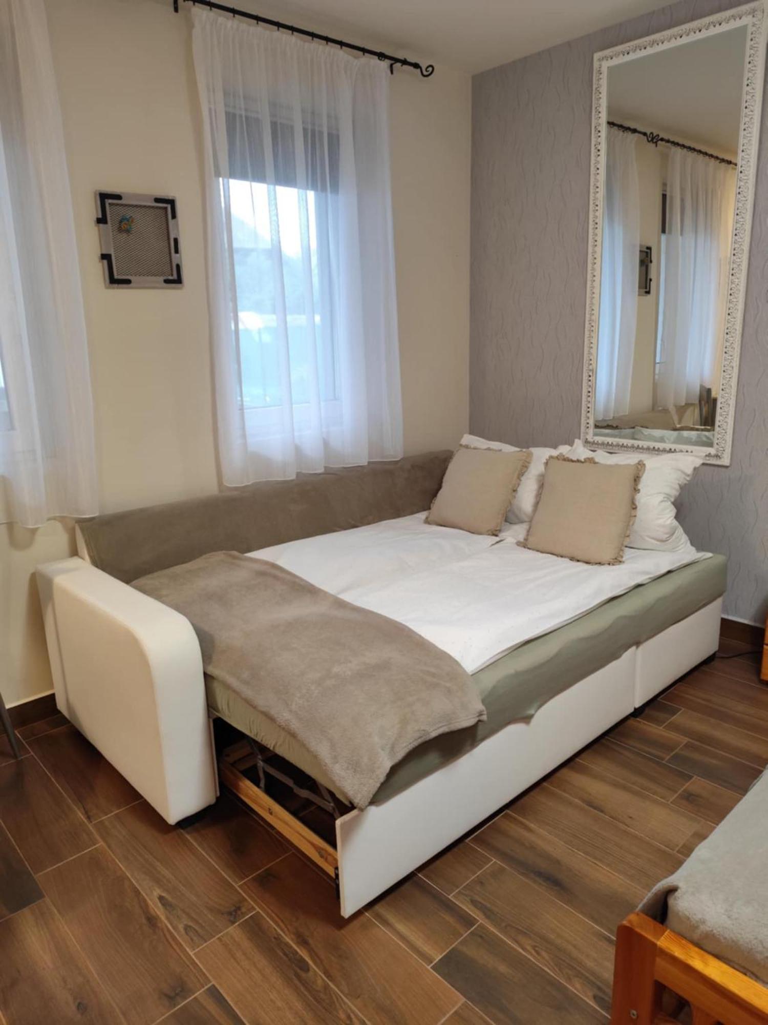 Bee You Apartman Hajdúszoboszló 外观 照片
